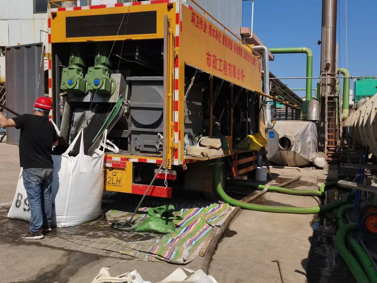 多伦淤泥压干处理